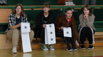 Diabolky z hlavní vzduchovek svištěly do terčů Střelecké ligy základních škol 