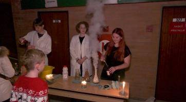 Středoškoláci ukázali, že chemie může být zábavná