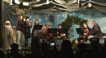 Andělské Vánoce se ZUŠ proběhly na náměstí Míru