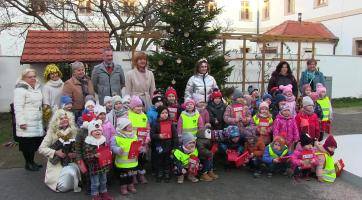 Děti z mateřských škol přišly před vánočními svátky na radnici