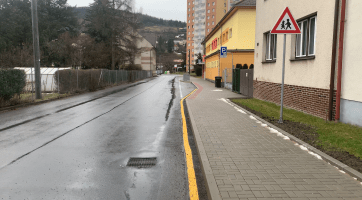 Bezpečnost na Dělnické ulici zlepšil nový chodník