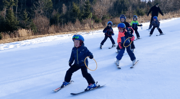 Děti z Alceda absolvovaly lyžařský výcvik na Trojáku