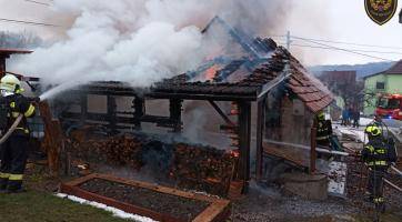 Hasiče na Vsetínsku v neděli zaměstnaly dva rozsáhlé požáry