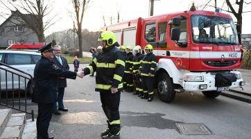 Dobrovolní hasiči Hrachovce získali nový zásahový vůz 