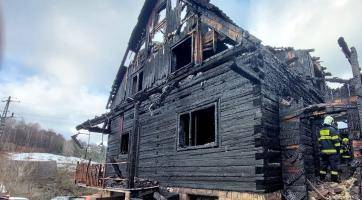 Tragický požár domu v Halenkově: na místě vyhasly dva lidské životy