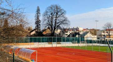 V sobotu se otevře nový sportovní areál u Sokolovny. Užívání hřišť bude zpoplatněno