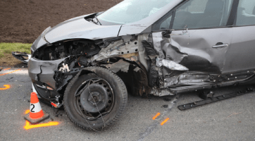 Ve Zlíně boural řidič na kruhovém objezdu, v Kroměříži se srazila dvě vozidla