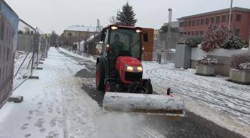 Sněžení si vyžádalo výjezd techniky Služeb města Veselí nad Moravou