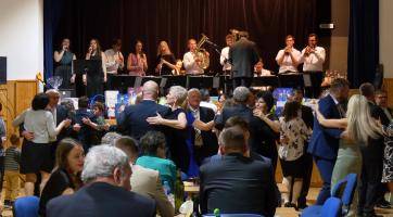 Farní ples byl plný hudby, tance a zábavy