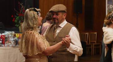 Dobový ples přenesl účastníky do minulosti staré osmdesát let 