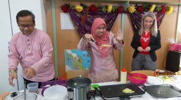 Jídlo, tanec i svatební oděv představil premiérový International day