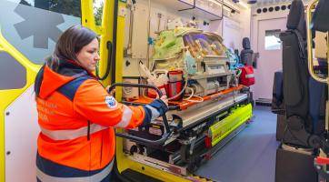 Pro převoz novorozenců bude záchranka využívat speciálně upravenou sanitku 