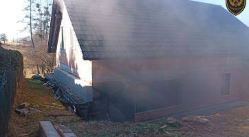 Uvnitř stavby rodinného domu v Březnici hořela propanbutanová láhev