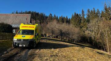 V horském terénu u Velkých Karlovic havaroval muž na čtyřkolce
