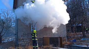 Hasiči ve středu likvidovali požáry domů v Horní Lidči a Bystřici pod Hostýnem
