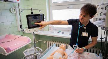 Zlínská neonatologie má nový přístroj na podporu dechu novorozenců