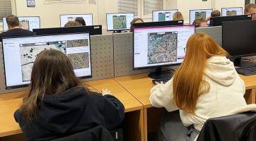 Studenti Baťovy univerzity kreslili mapy, které zachraňují životy