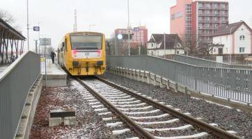 Nový železniční přejezd a podchod zkrátí cestu kolem vlakového nádraží