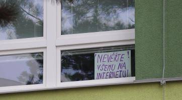 Ministr Bek se zajímal o opatření na hodonínské základní škole