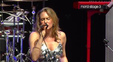 Sára Milfajtová s kapelou The People zazpívala v Kyjově populární skladby