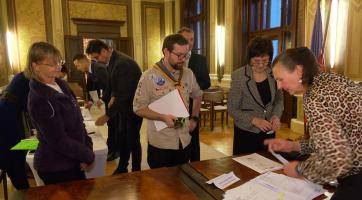 Zástupci spolků a organizací si oficiálně převzali dotace