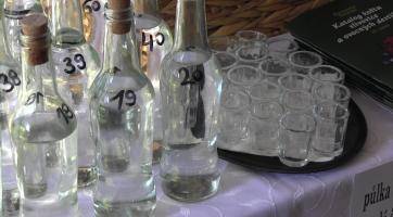 Košt slivovice ve Veselí nabídl na dvě stě vzorků