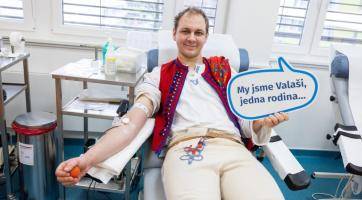 Valašští folkloristé přišli hromadně darovat krev, vznikla i hymna