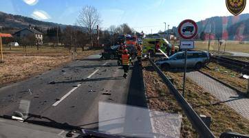 Po srážce dvou osobáků v Halenkově zůstali čtyři zranění
