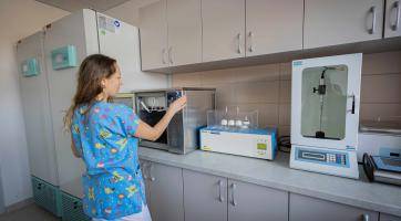 Zlínská porodnice má nové špičkové vybavení pro uchovávání mateřského mléka