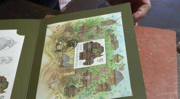 Poštovní známka připomíná sté výročí vzniku Valašského muzea v přírodě