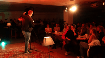 V Kafé v kině vystoupil stand-up komik Libor Macháček
