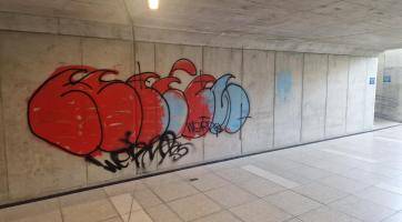 Ve Vsetíně řádili sprejeři. Poničili nové stavby i mobiliář