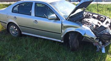 Nedělní odpoledne ve znamení nehod. Do akce šli hasiči i záchranáři