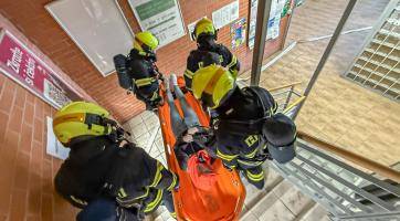 Budovu zlínského magistrátu obsadili hasiči. Podívejte se, jak cvičný zásah vypadal