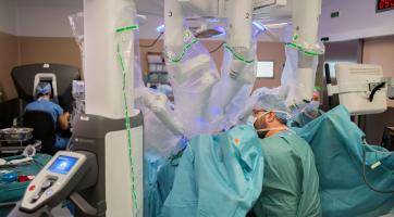 Zlínští gynekologové mají za sebou 100 robotických operací