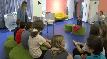 Ve veselské knihovně už po devatenácté nocovali malí čtenáři