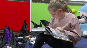 Děti přespaly v knihovně s Harry Potterem