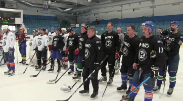 Policisté, záchranáři a hasiči se změnili na hokejisty