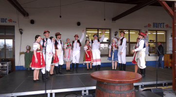 Jaro v Ostrožské Nové Vsi přivítali folklorem i opékáním špekáčků