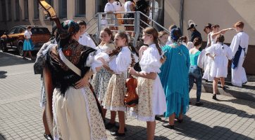 Dětské soubory soutěžily ve veselském domě kultury