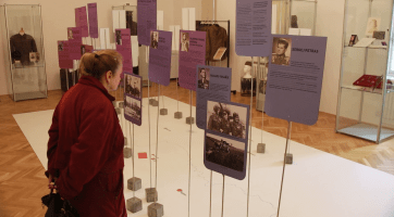 Výstava představuje osudy vojáků československého armádního sboru