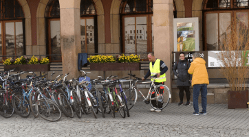Před zlínskou radnicí se hromadila jízdní kola