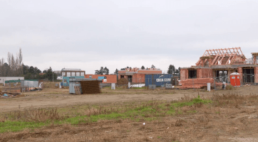 Staroměstská radnice úspěšně prodala další stavební pozemky