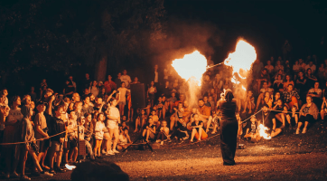 Fotograf Vít Valečka vystavuje nezkrotnou Sílu ohně 