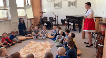 Děti si v Alcedu vyzkoušely velikonoční zvyky