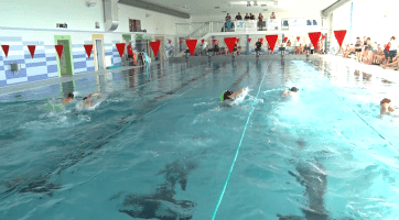 Mentálně postižení soutěžili na plaveckých závodech