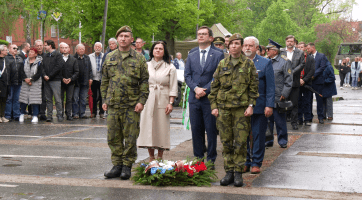 V Brodě si připomněli 80. výročí od konce 2. světové války pietou u památníků