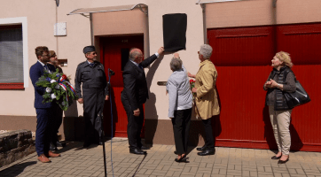 Pamětní deska připomíná bratry Pšurné, kteří bojovali na západní frontě