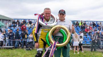 Slovácký okruh přilákal rekordní počet jezdců. Dařilo se domácím, pro favorita letěl vrtulník