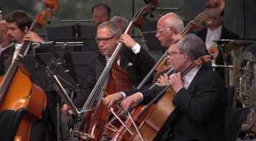 Řídit orchestr je jako pilotovat letadlo, říká Robert Kružík